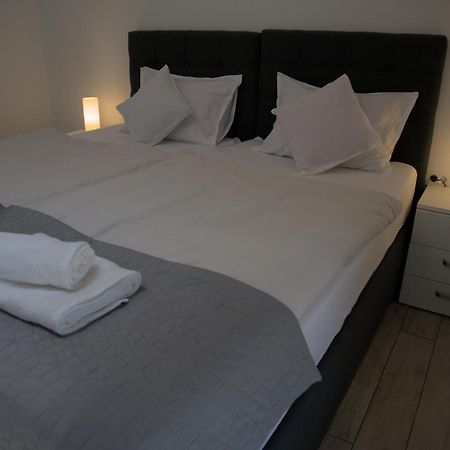 Apartmaji Soncek Изола Екстериор снимка