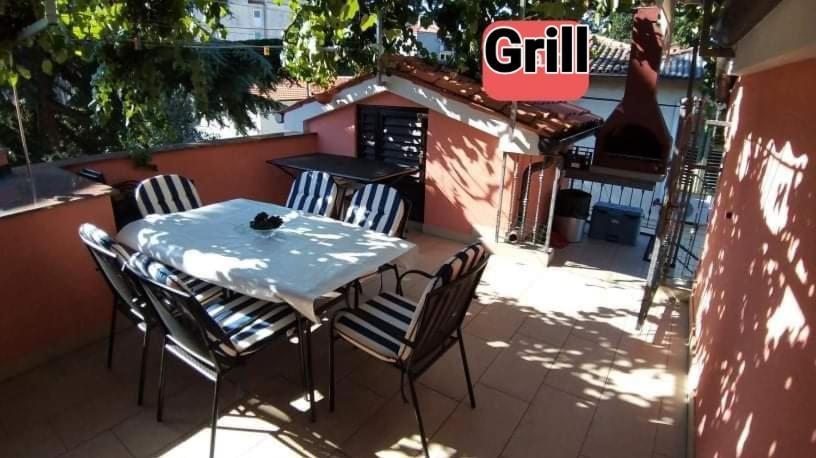 Apartmaji Soncek Изола Екстериор снимка