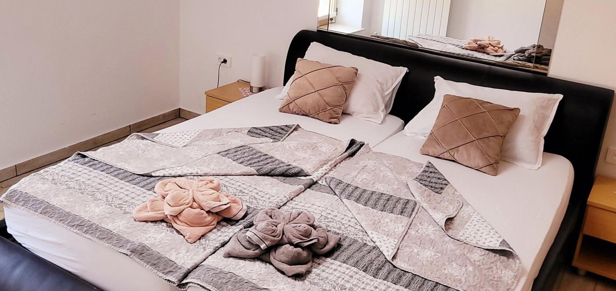 Apartmaji Soncek Изола Екстериор снимка